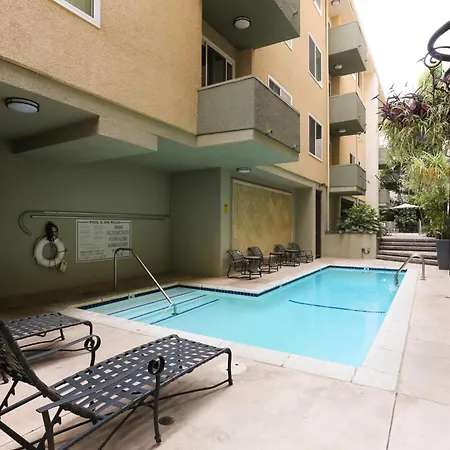 Beverly Hills Midle City 1 Bedroom Apt With Parking 202
